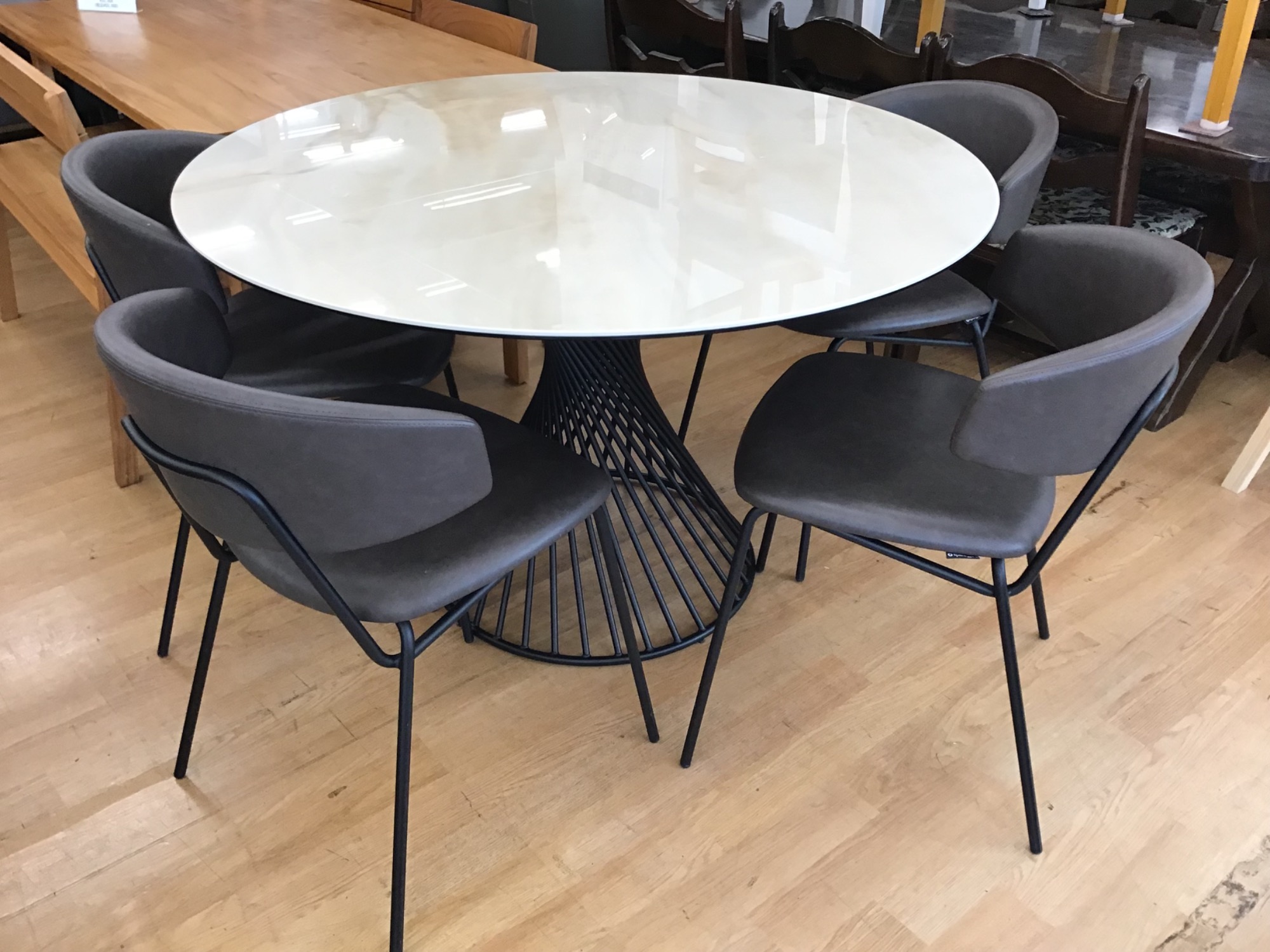 家具多数展開中】CALLIGARIS（カリガリス）のダイニング5点セットをご
