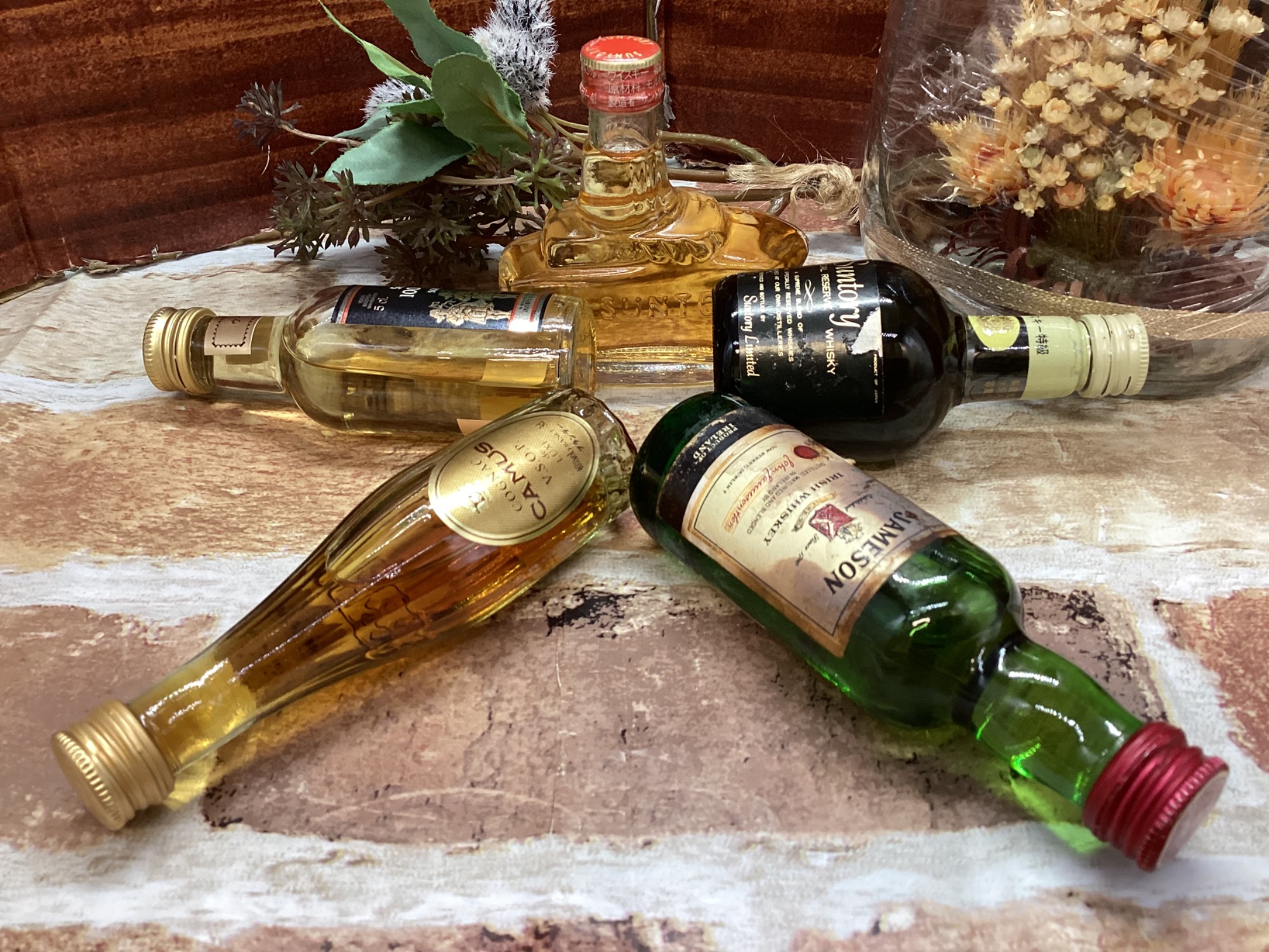 お酒買取強化中！！】サントリーの山崎12年 花の万博記念ボトルが入荷