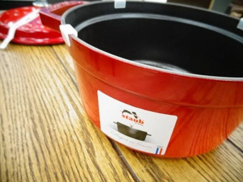 キッチン雑貨の鍋　Staub