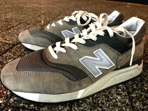 メンズファッションのスニーカー