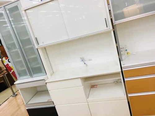 神戸 中古 家具 買取の中古食器棚 神戸