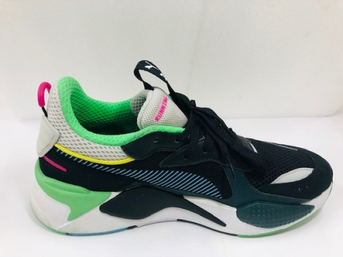 ローカットスニーカーのPUMA