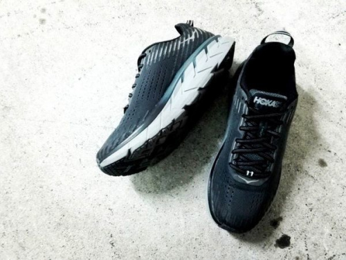 メンズ　スニーカー　買取のHOKAONEONE