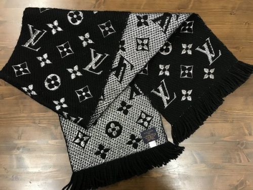 LOUIS VITTONのマフラー