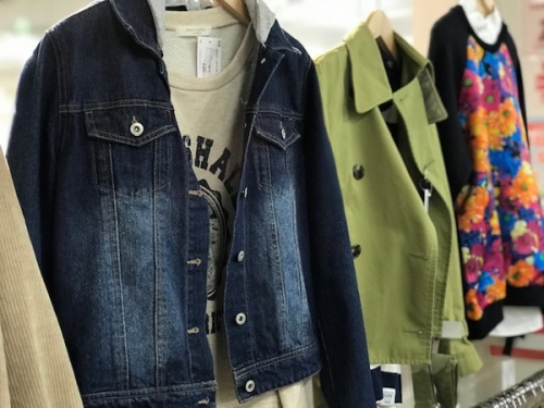 服　買取　中古のスニーカー　買取