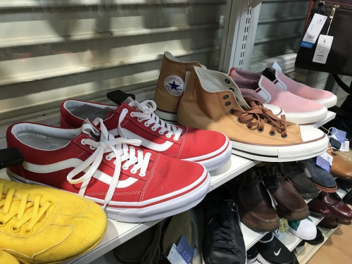 服 買取 中古のスニーカー 買取 神戸 神戸