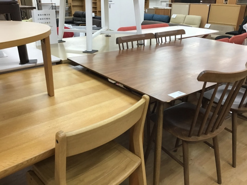 ダイニングセットのソファ