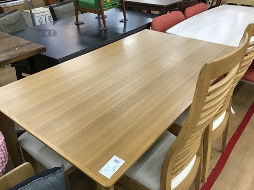 ダイニングテーブルの家具買取
