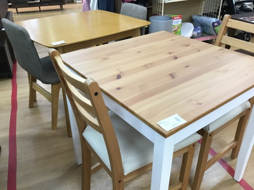 中古家具のダイニングセット