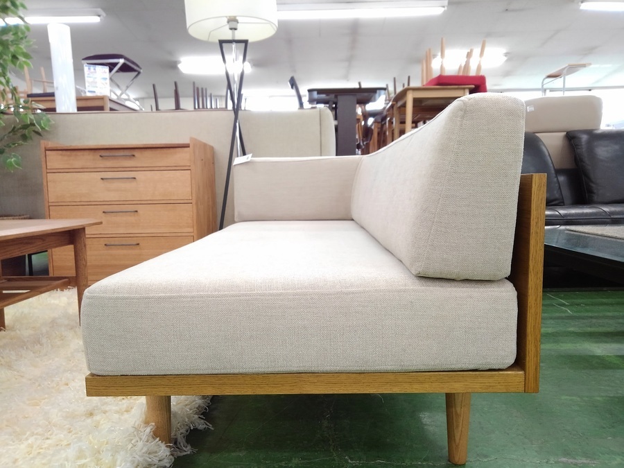 MOMO natural】モモナチュラルの2人掛けソファ入荷しました