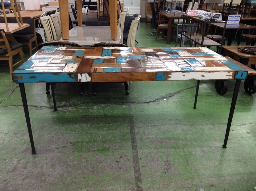 スマホで購入】KARE（カレ）のダイニングテーブルを入荷しました