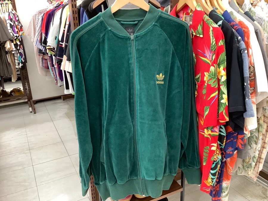 adidas ベロアトラックジャケット