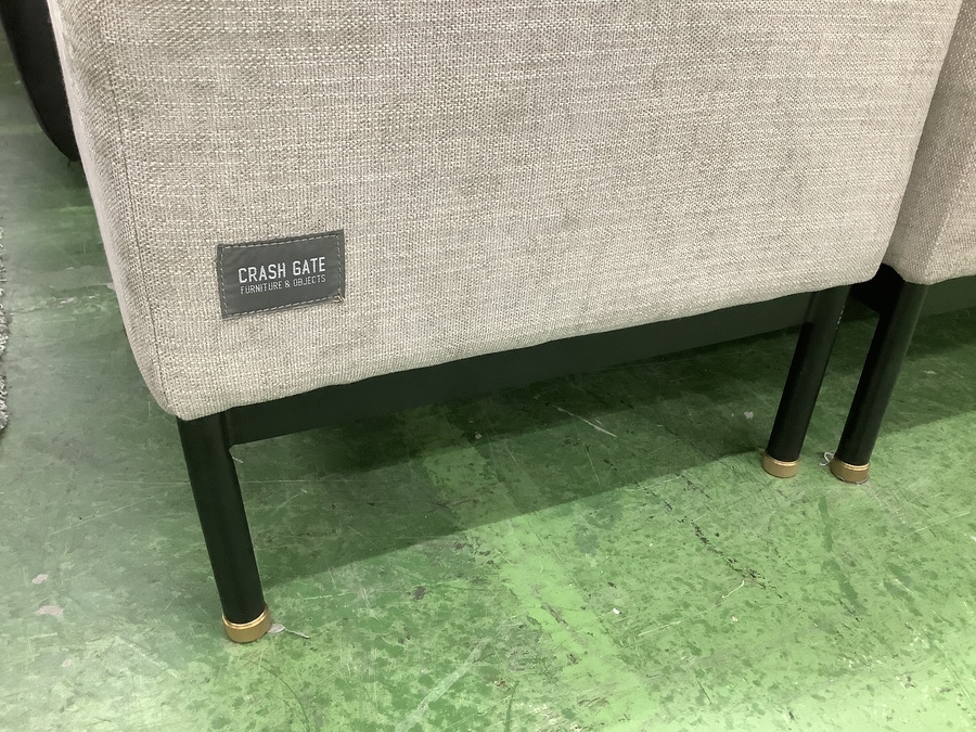 CRASH GATE(クラッシュゲート)のNOR(ノル)シリーズ オットマン付き