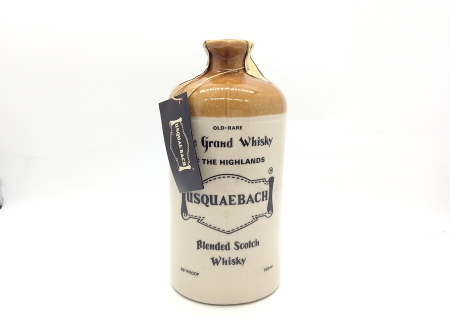 USQUAEBACH(ウシュクベ)の陶器ボトルウイスキーを買取致しました