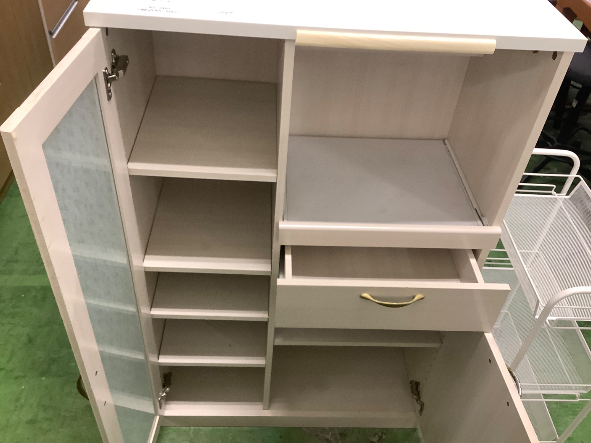 【トレファク神戸南店】三幸ジャパンのレンジ台です。【取りに来られる方限定】 中古家具を買うならトレファク！】ニトリよりレンジ台が入荷いたしまし
