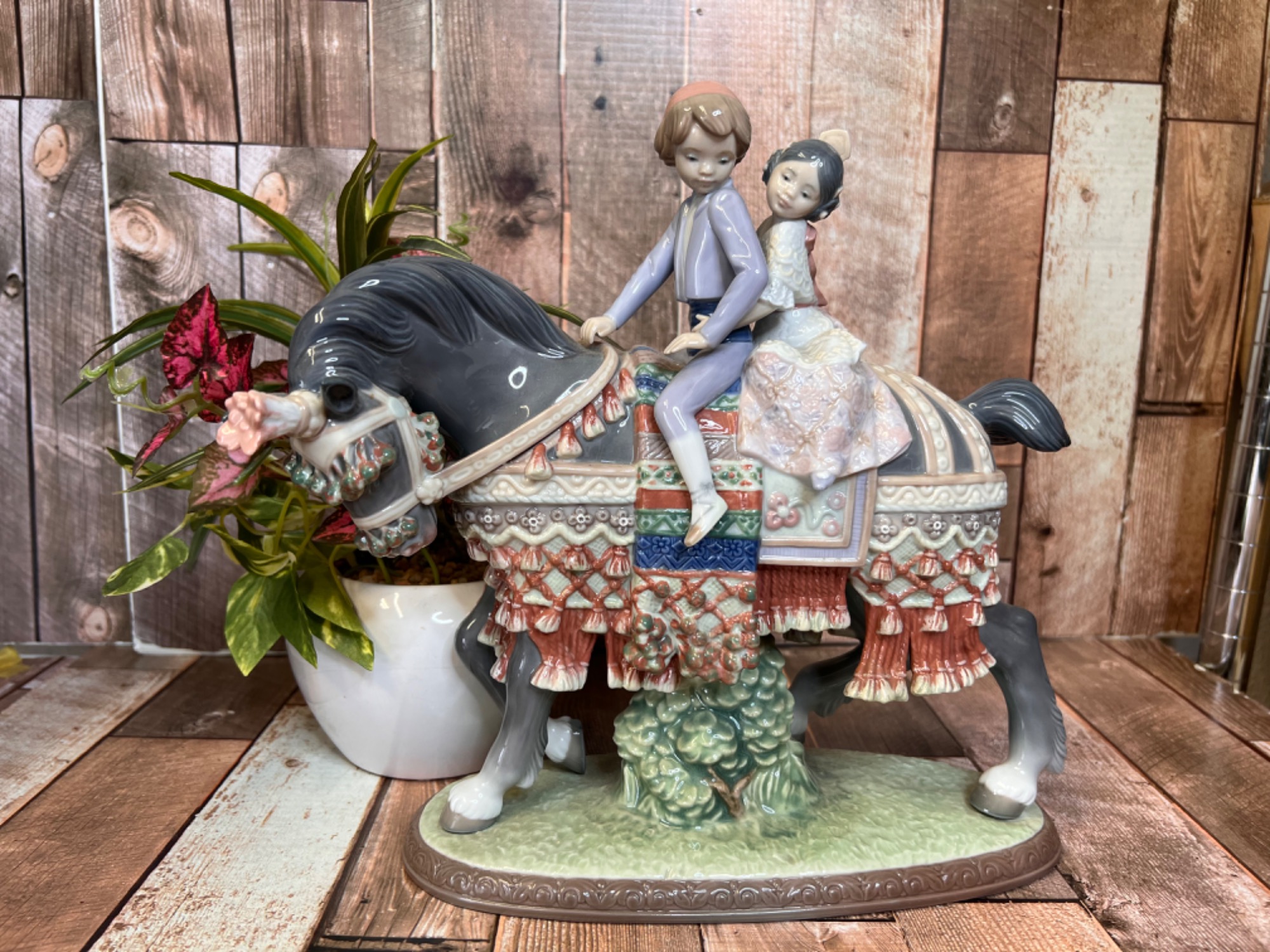 LLADRO (リヤドロ) フィギュリン 少年少女の行進 1489】買取入荷