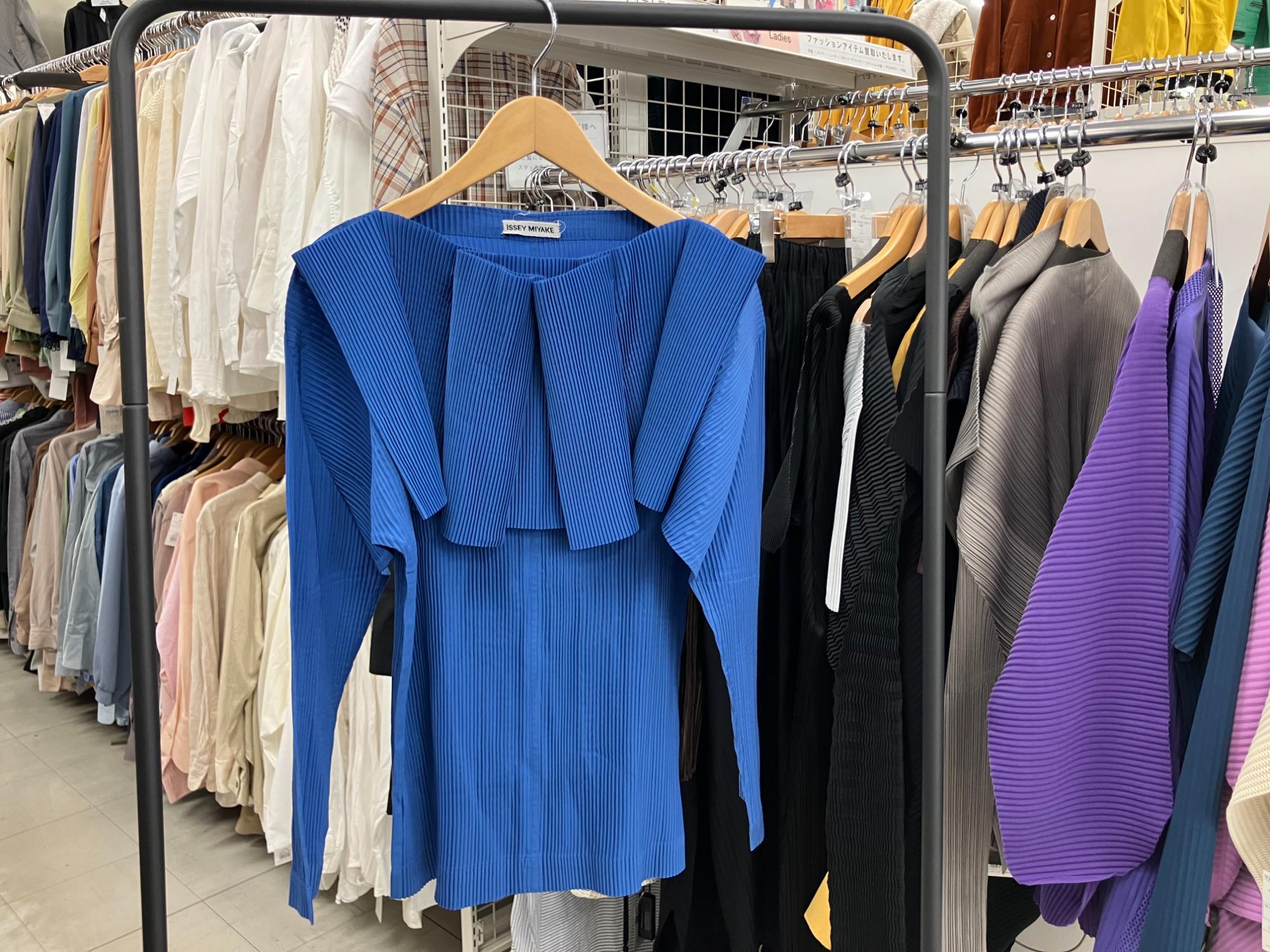 ISSEY MIYAKE イッセイミヤケ プリーツブラウス ISSEY MIYAKE（イッセイ ミヤケ）プリーツブラウスを買取入荷しました