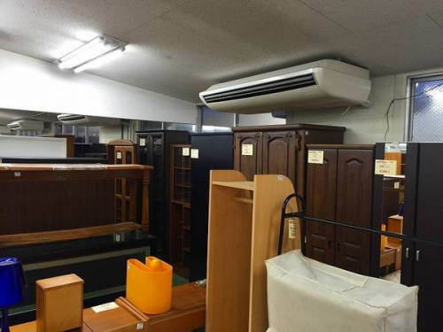 ブラウンの3枚扉