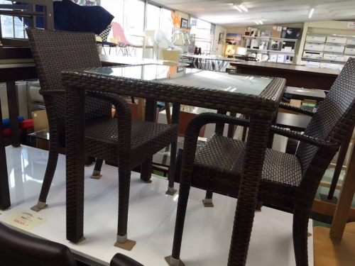 ダイニングセットのブラウン