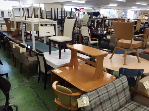 ダイニングテーブルのダイニングチェア