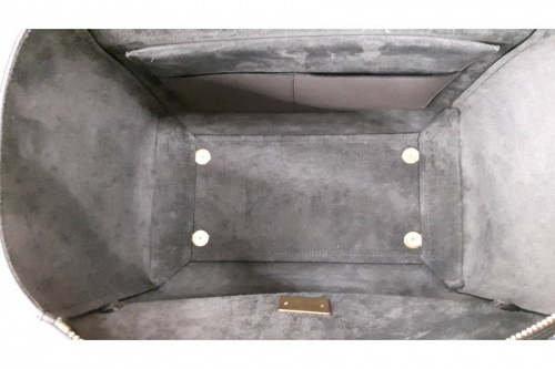 レディースファッションのレザー