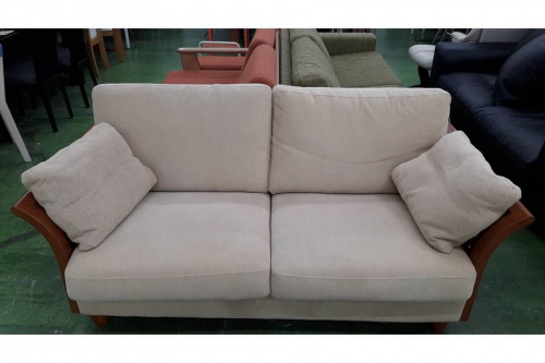 ソファーのKOSUGA