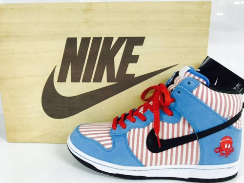 スニーカーのナイキ（NIKE）
