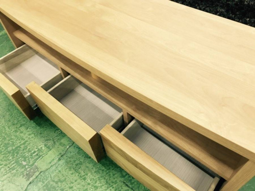 AVボードのブラウン