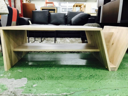 テーブルのナチュラル