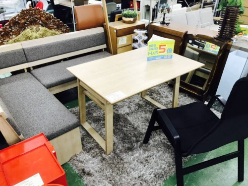 テーブルのチェスト