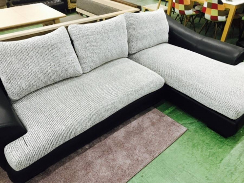 カウチソファーのソファー