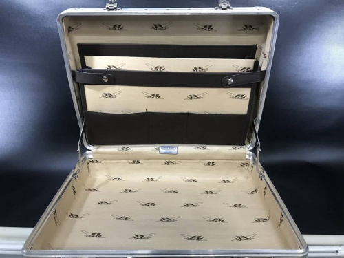 アタッシュケース