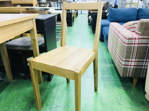 ライティングデスクのイス