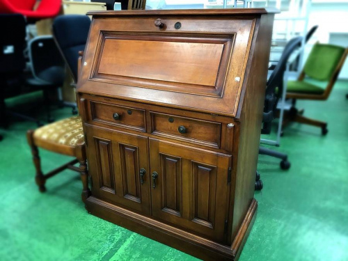 練馬店家具・インテリアのライティングビューロー