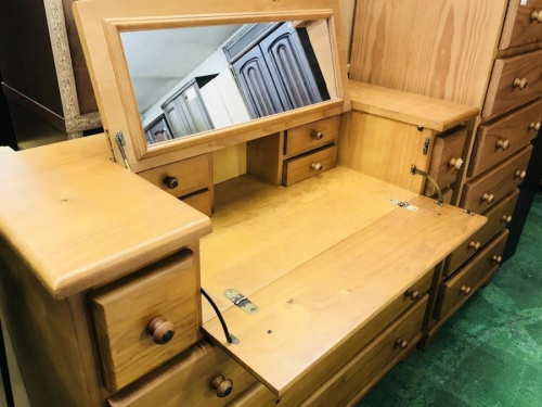 ドレッサーのチェスト