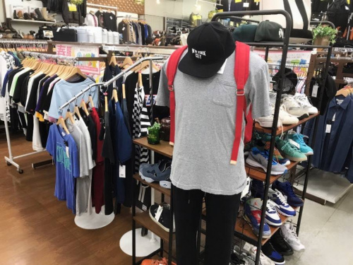 COMOLIのバンドカラーシャツ