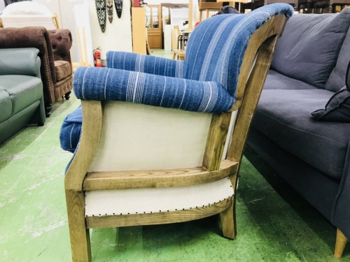 アームチェアのHALO