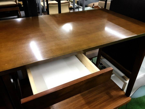 カリモク60のデスク