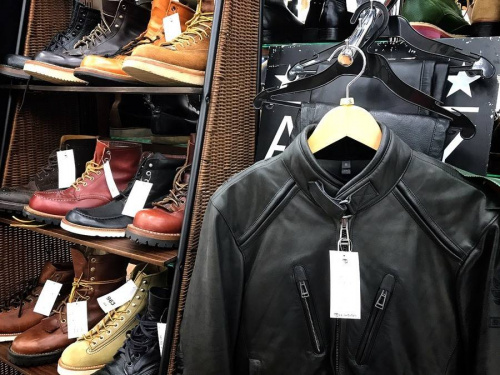 ブーツのTrickers