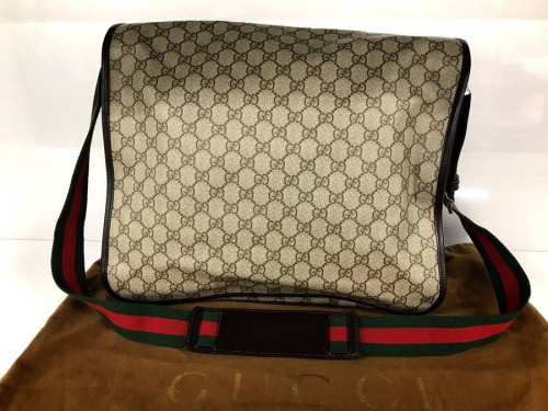 GUCCIのメッセンジャーバッグ