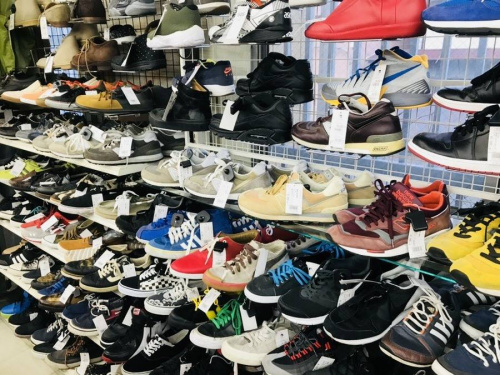 レディースファッションのスニーカー