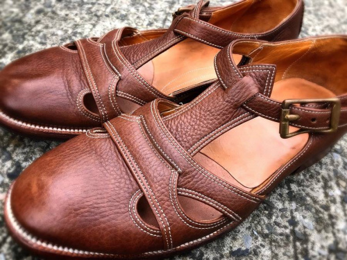 サンダルのレザー