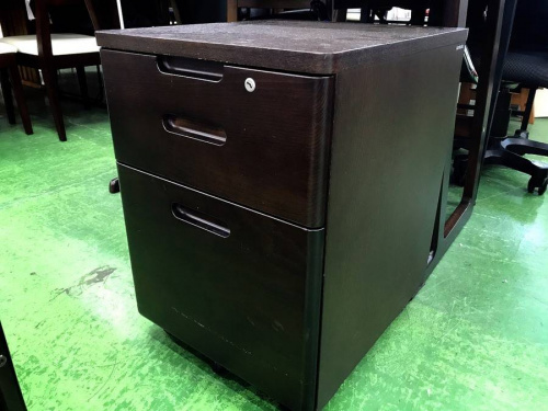 デスクのカリモク