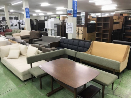 カウチソファーのグレー