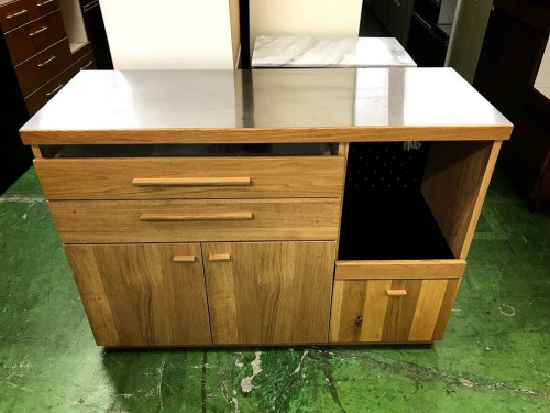 キッチンカウンターの東馬