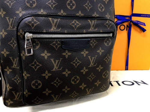 リュックのLOUIS VUITTON