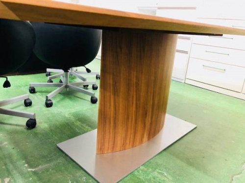 ダイニングテーブルの生活家具