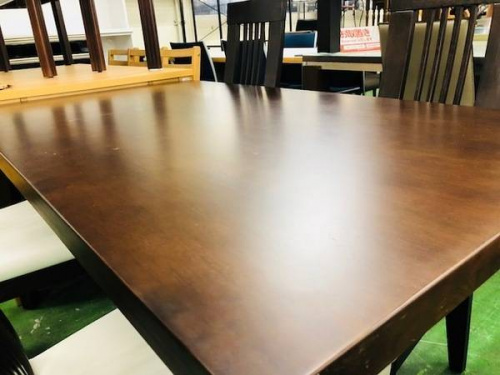 ダイニングテーブルの生活家具