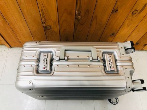 スーツケースのMercedes Benz