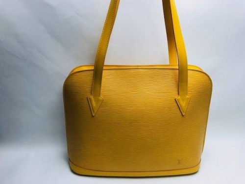 LOUIS VUITTONのバック